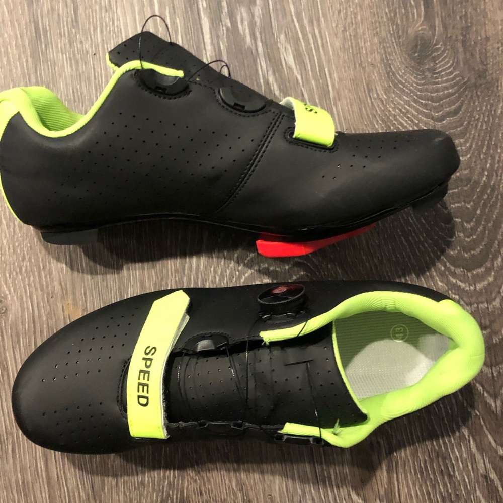 Men’s cycling shoes with clips, works with peloton